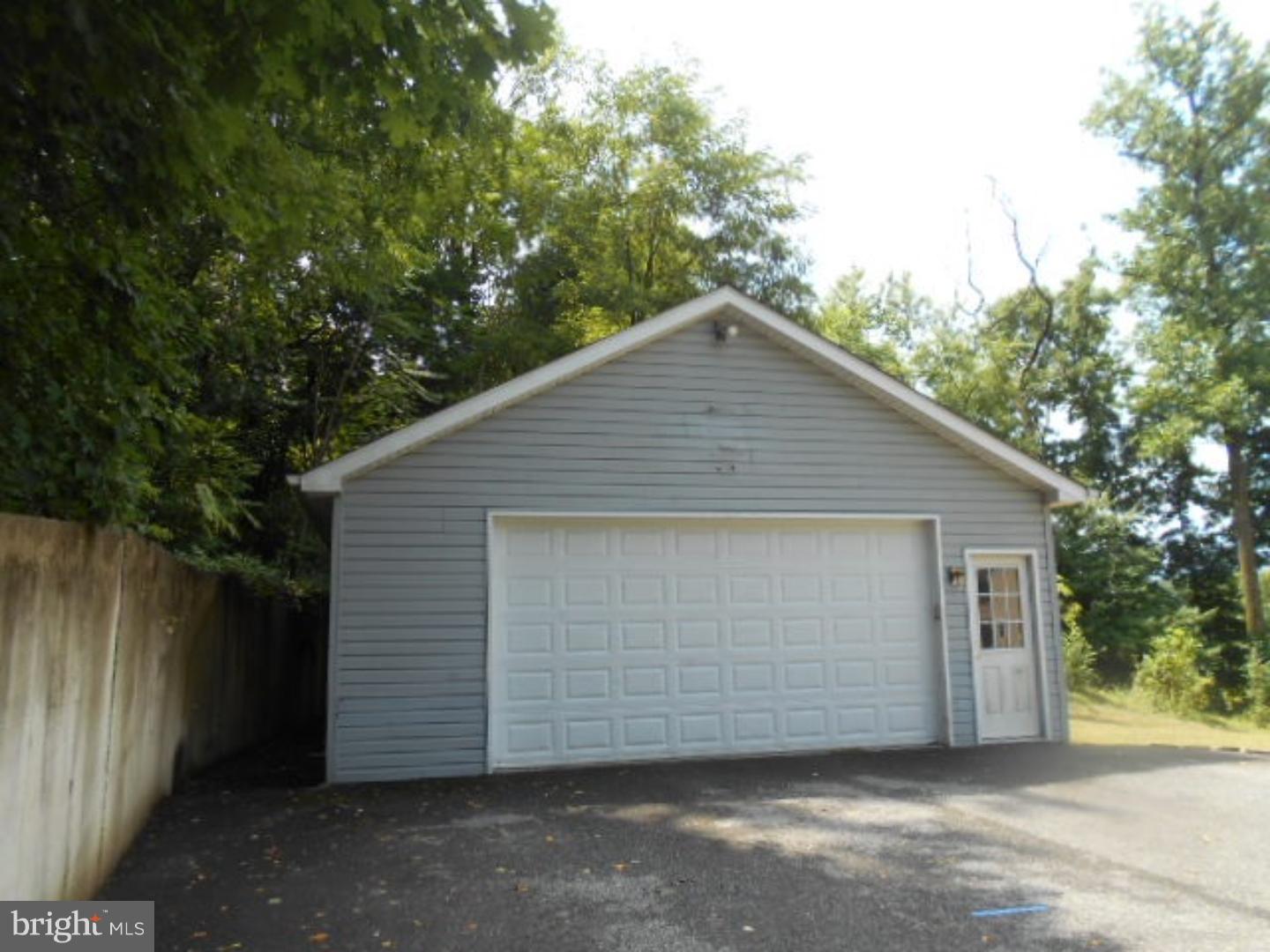 258 South Pennell Road Media, PA 19063 - Photo 3 of 25 Garage
