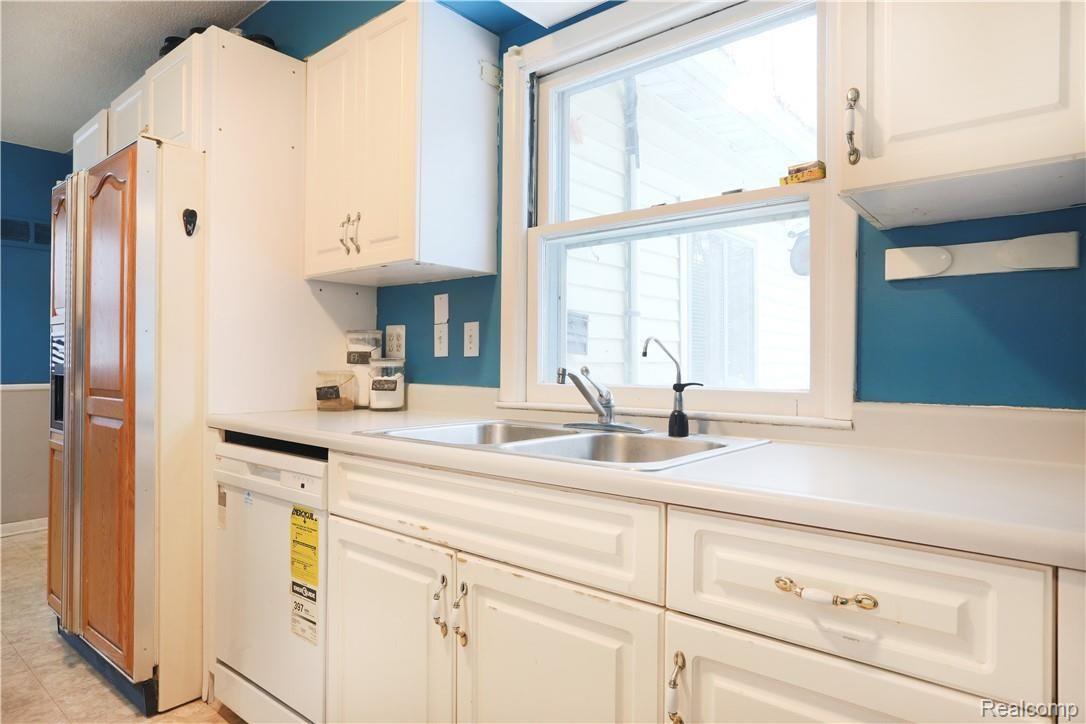 23685 Beech Road Southfield, MI 48033 - Photo 13 of 26 kitchen2.jpg