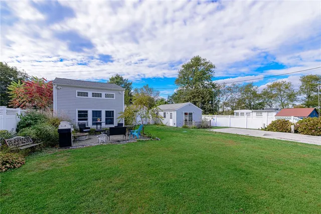 $725,000 | 132 Highland Avenue, Portsmouth, RI 02871
