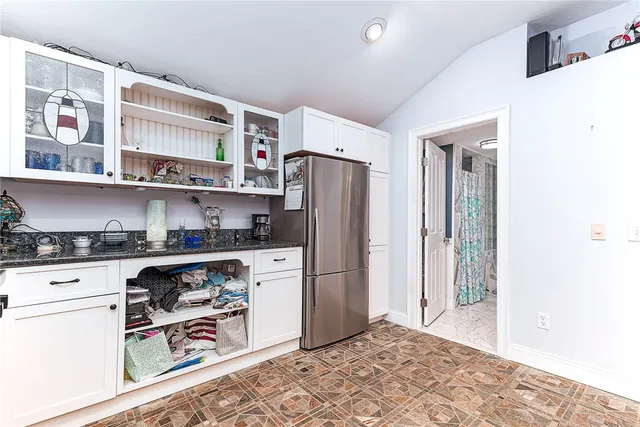 $725,000 | 132 Highland Avenue, Portsmouth, RI 02871