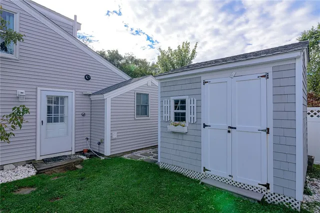 $725,000 | 132 Highland Avenue, Portsmouth, RI 02871