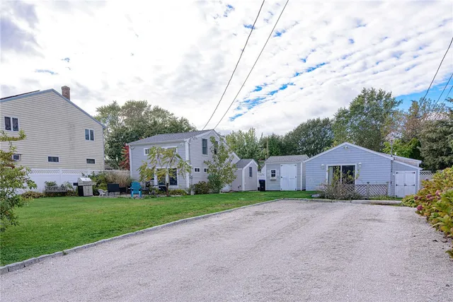 $725,000 | 132 Highland Avenue, Portsmouth, RI 02871