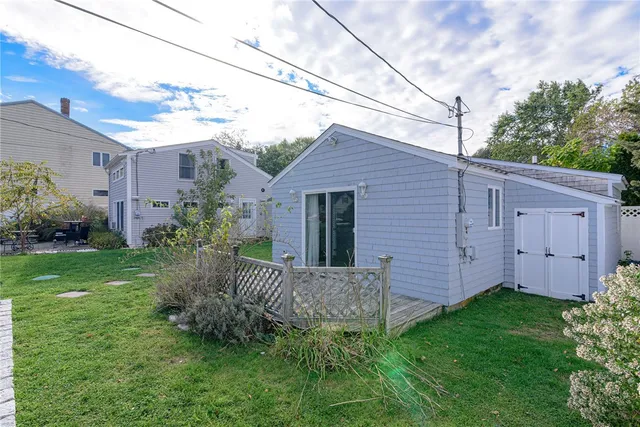 $725,000 | 132 Highland Avenue, Portsmouth, RI 02871