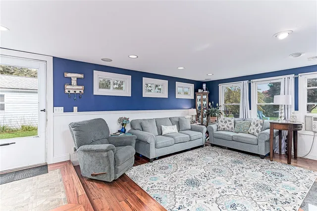 $725,000 | 132 Highland Avenue, Portsmouth, RI 02871