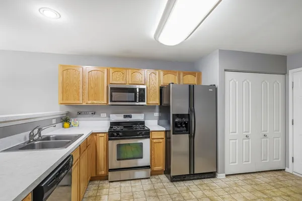$239,900 | 28088 West Niagara Street, Lakemoor, IL 60051