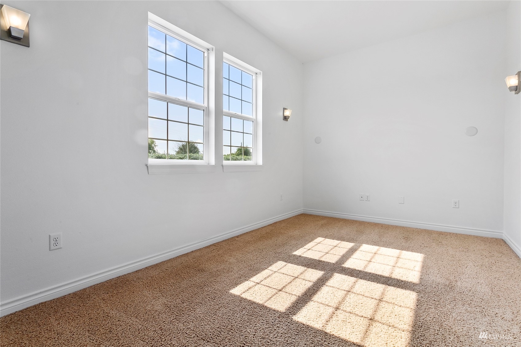 4906 Graveline Road Bellingham, WA 98226 - Photo 18 of 30 an empty room with windows