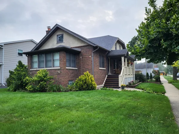 $1,875 | 345 North Addison Avenue, Unit 2, Elmhurst, IL 60126