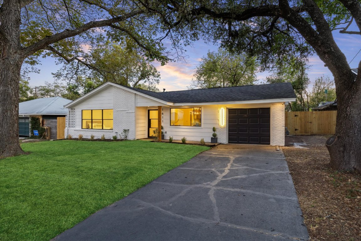 a view of a house with a yard