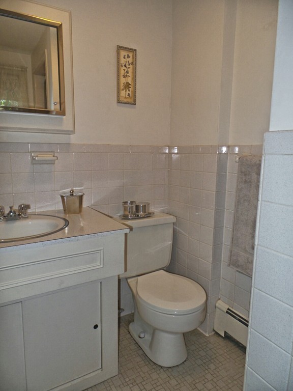 33 James Road Reading, MA 01867 - Photo 22 of 27 a bathroom with a toilet a sink and mirror
