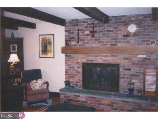 637 Hillendale Road Avondale, PA 19311 - Photo 4 of 6