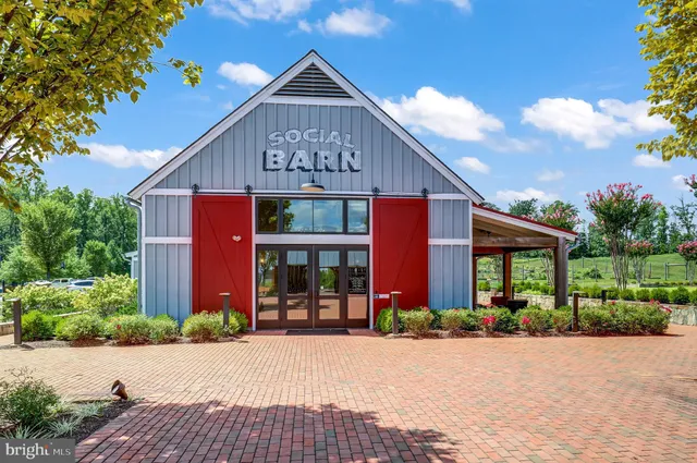 a view of a garden with an apartment