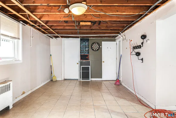 a view of livingroom with furniture