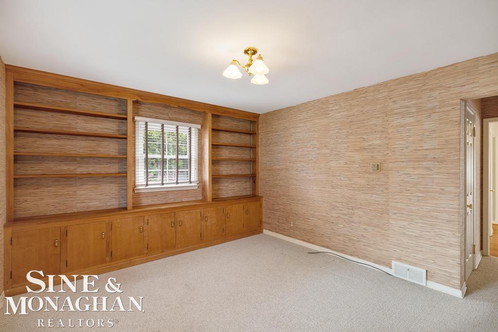 51 Roslyn Road Grosse Pointe, MI 48236 - Photo 10 of 47 50171090-87d42931-c606-47bc-a40a-167a615d8c2d.JPG
