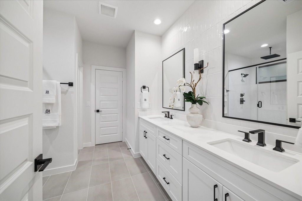 811 Thornton Road, Unit A Houston, TX 77018 - Photo 14 of 24 Gallery Image 14