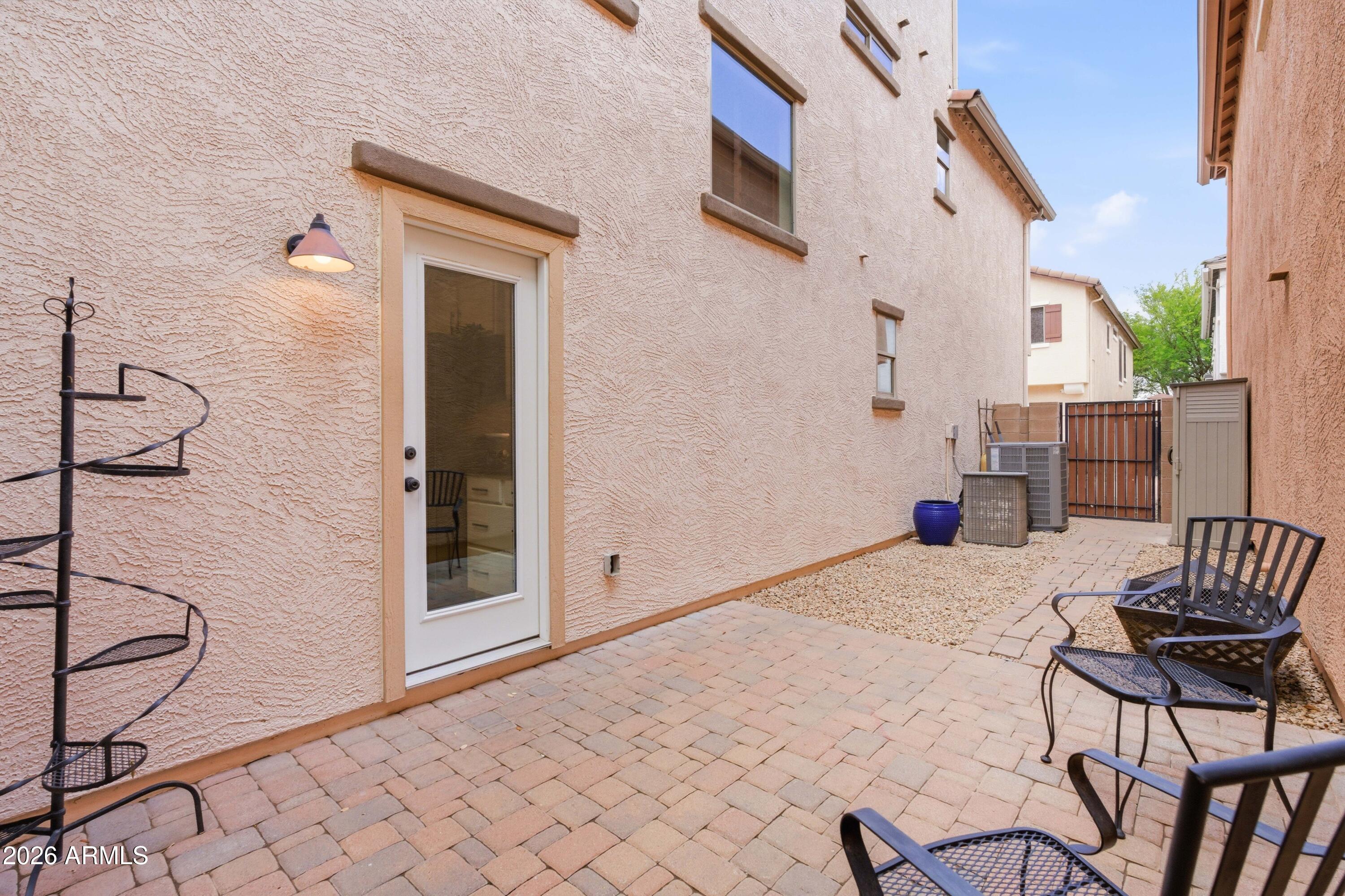 3927 South Rim Road Gilbert, AZ 85297 - Photo 6 of 45 5a side yard