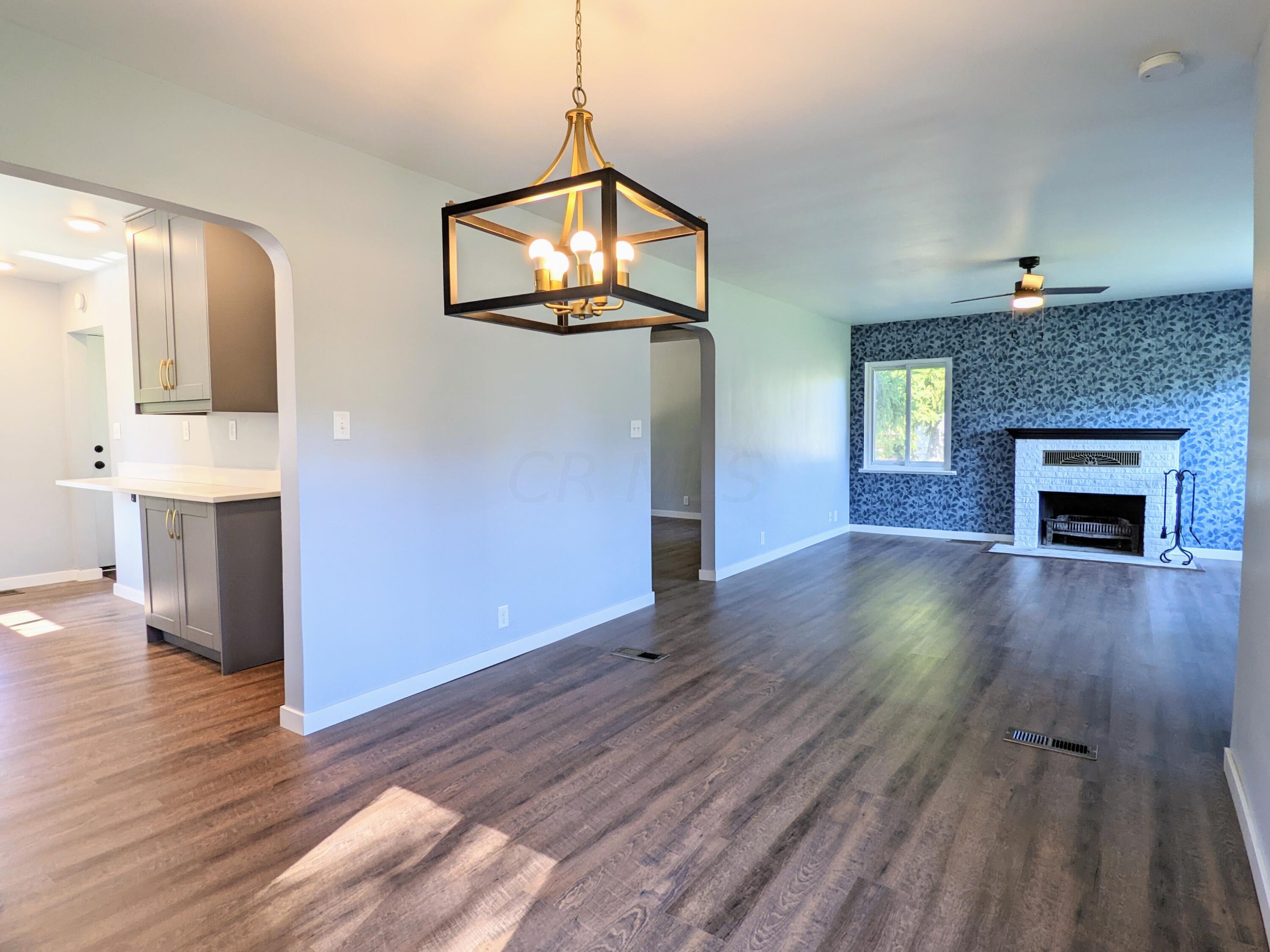2701 Gooding Road Marion, OH 43302 - Photo 6 of 27 8 Dining to Living