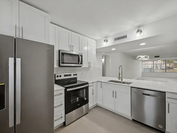 $2,150 | 3501 Village Boulevard, Unit 104, West Palm Beach, FL 33409