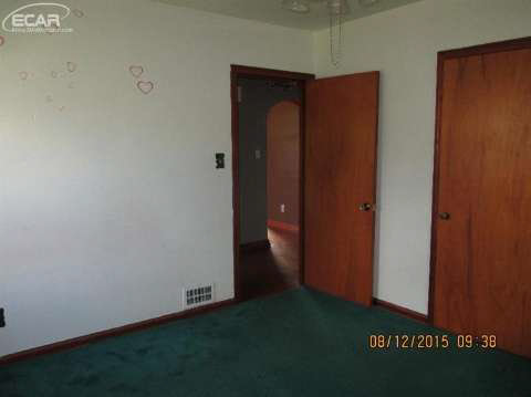 4314 South Center Road Burton, MI 48519 - Photo 20 of 26 20447072-19.JPG