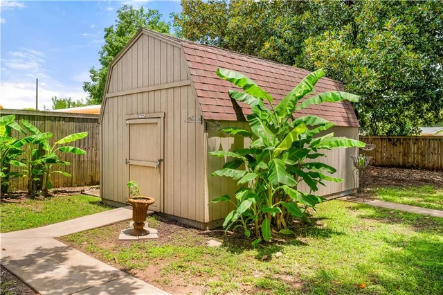 $299,000 | 400 Parkway Drive, Natchitoches, LA 71457