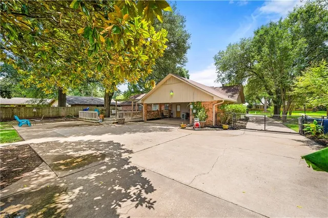 $299,000 | 400 Parkway Drive, Natchitoches, LA 71457