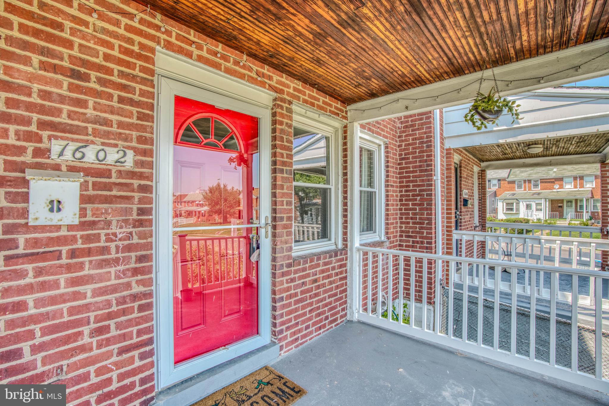what a pretty front door!