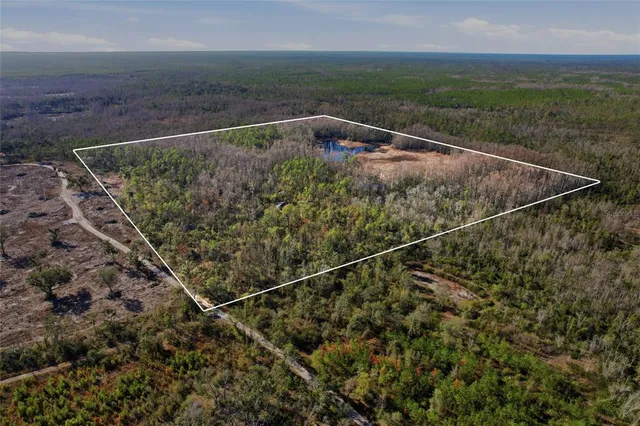 a view of a tennis court