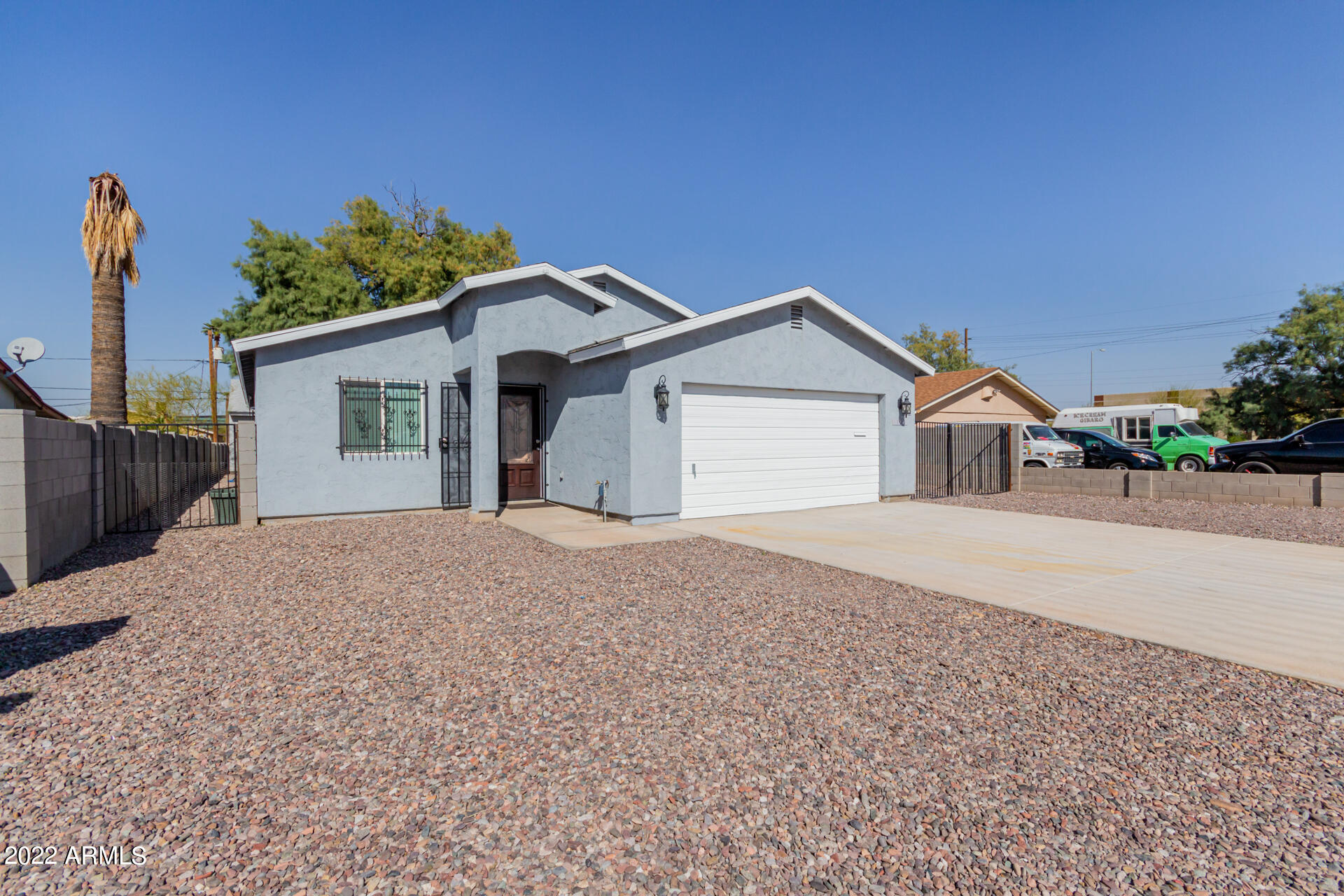 3144 East Chipman Road Phoenix, AZ 85040 - Photo 2 of 44 02 - Chipman