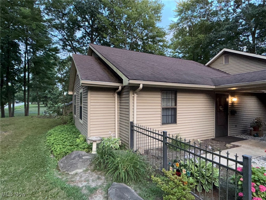 972 Perkins Jones Road Northeast Warren, OH 44483 - Photo 3 of 25 Gallery Image 3