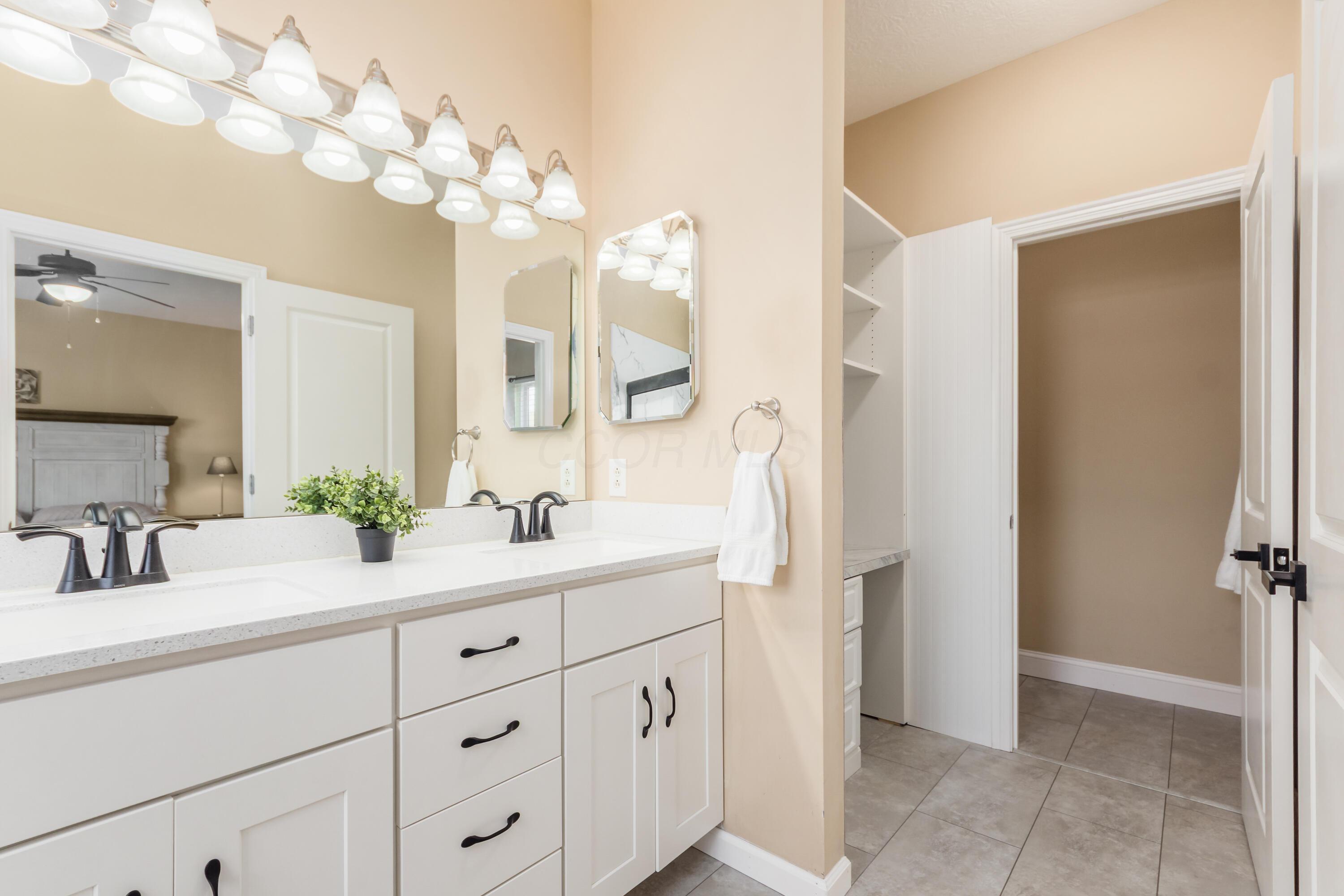 6139 Rackley Way Westerville, OH 43081 - Photo 29 of 42 Primary Bath