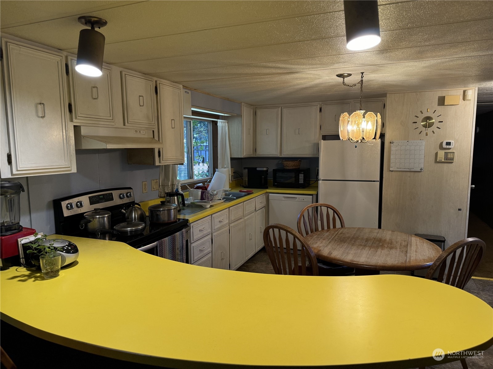 27520 Witte Road Southeast Maple Valley, WA 98038 - Photo 4 of 13 Gallery Image 4