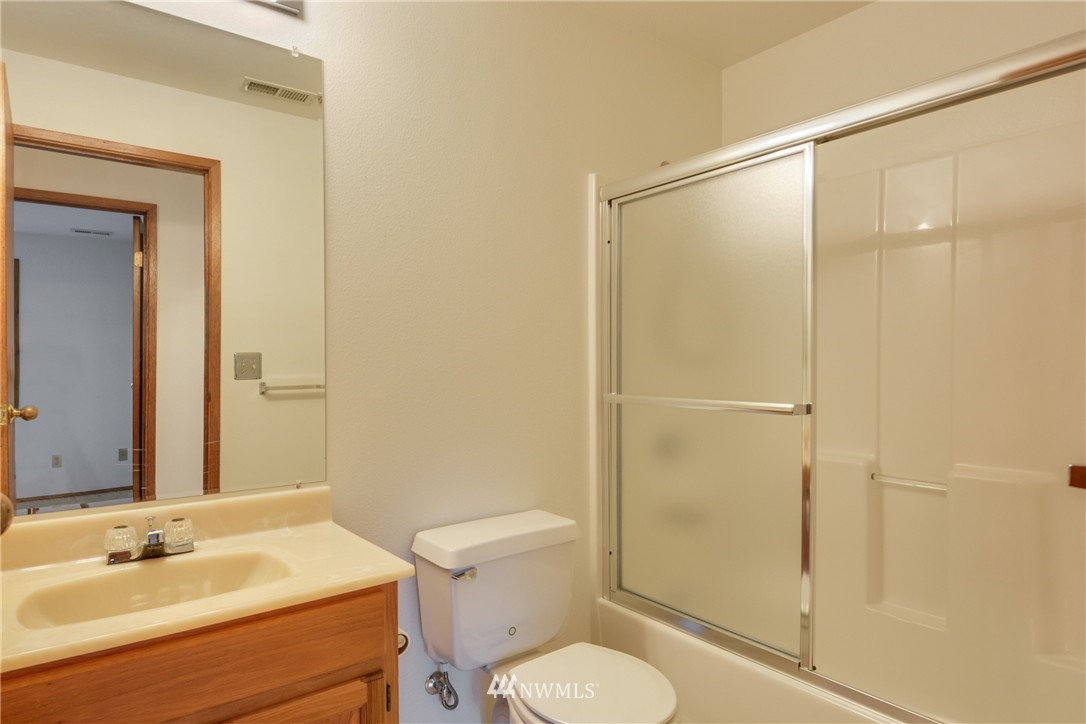 22238 Peter Grubb Road Southeast Renton, WA 98058 - Photo 12 of 21 Gallery Image 12
