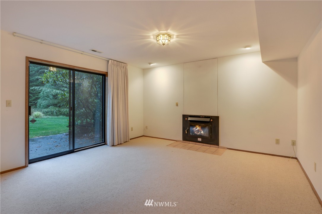 22238 Peter Grubb Road Southeast Renton, WA 98058 - Photo 13 of 21 Gallery Image 13