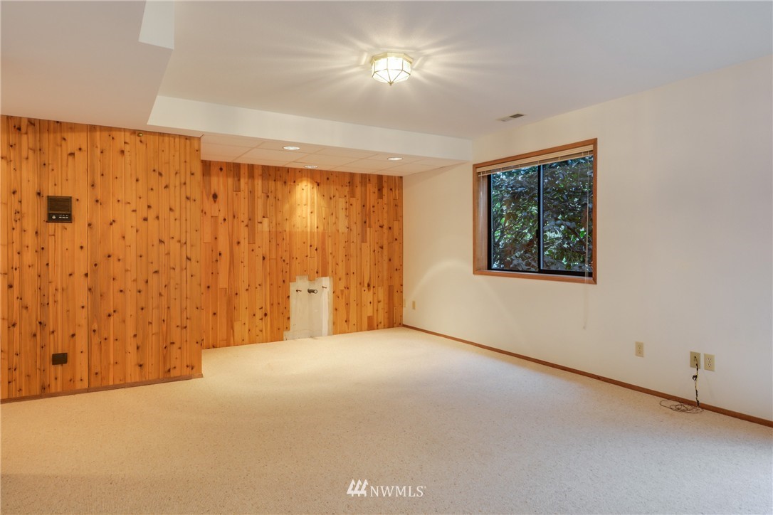 22238 Peter Grubb Road Southeast Renton, WA 98058 - Photo 14 of 21 Gallery Image 14