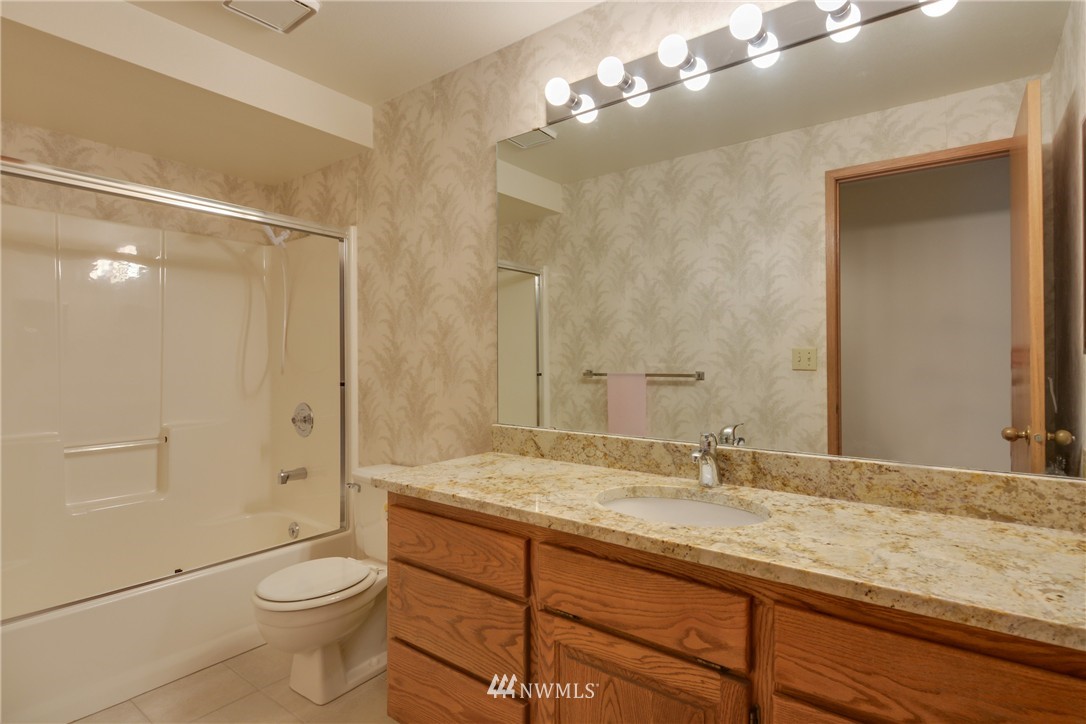 22238 Peter Grubb Road Southeast Renton, WA 98058 - Photo 15 of 21 Gallery Image 15