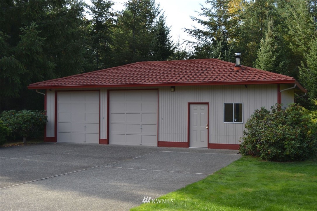 22238 Peter Grubb Road Southeast Renton, WA 98058 - Photo 3 of 21 Gallery Image 3
