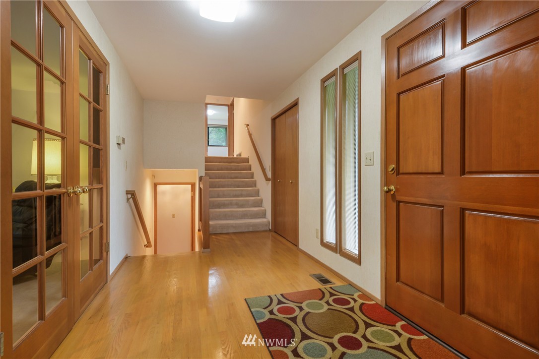 22238 Peter Grubb Road Southeast Renton, WA 98058 - Photo 5 of 21 Gallery Image 5