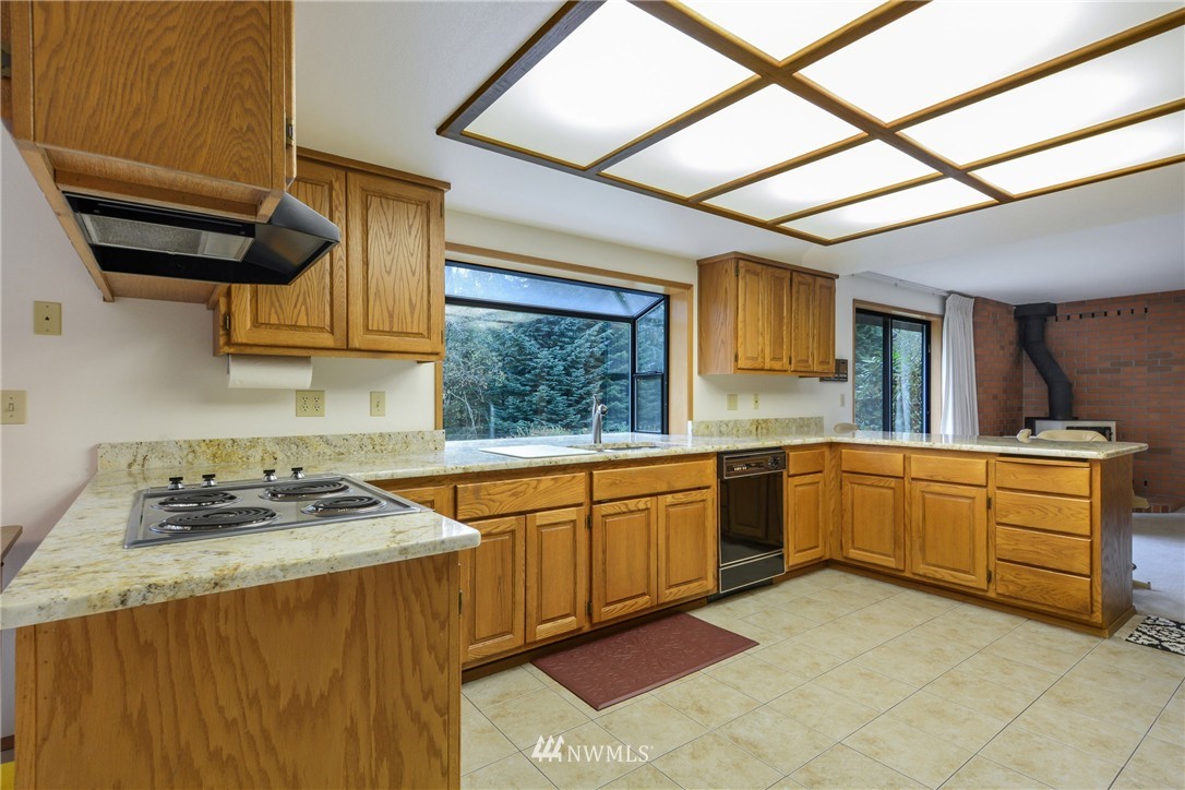 22238 Peter Grubb Road Southeast Renton, WA 98058 - Photo 6 of 21 Gallery Image 6
