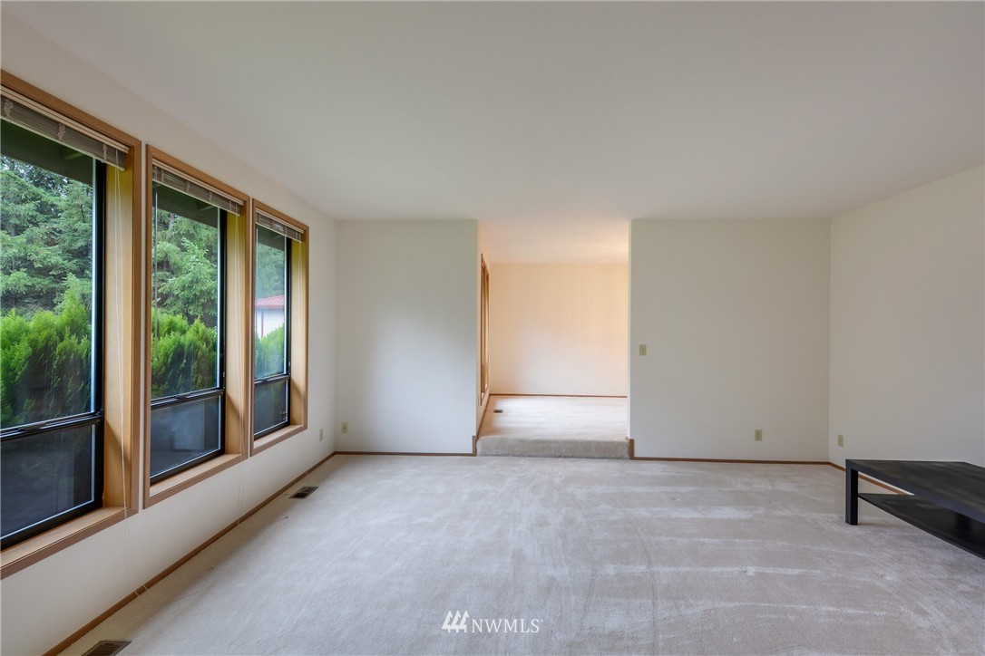 22238 Peter Grubb Road Southeast Renton, WA 98058 - Photo 7 of 21 Gallery Image 7