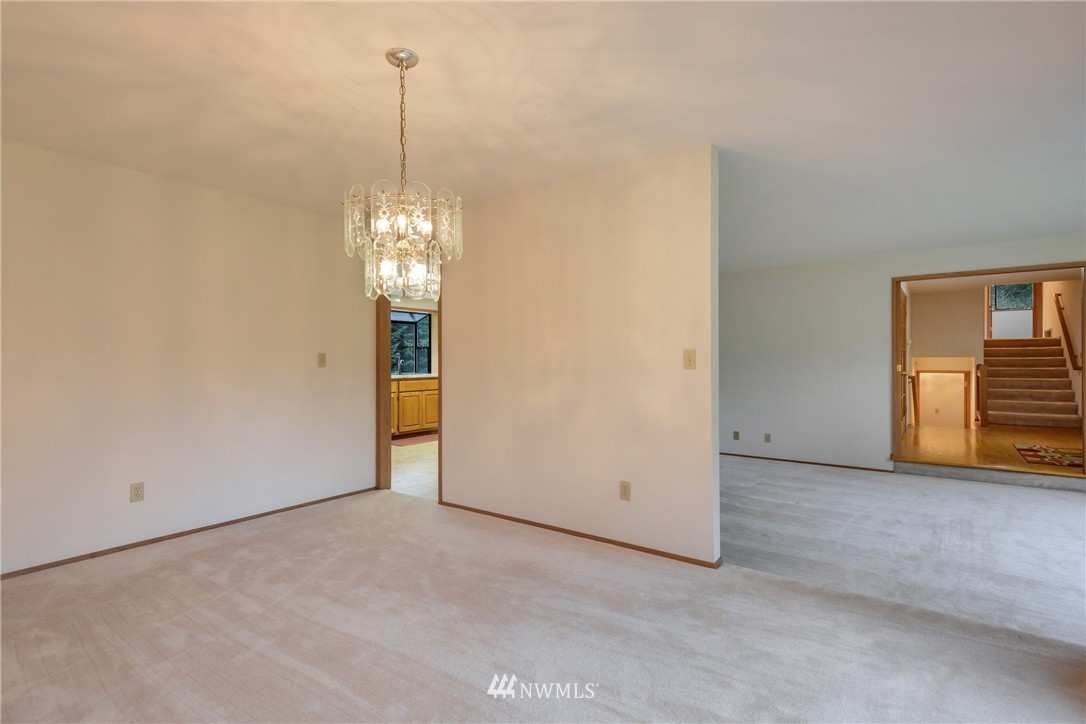 22238 Peter Grubb Road Southeast Renton, WA 98058 - Photo 9 of 21 Gallery Image 9