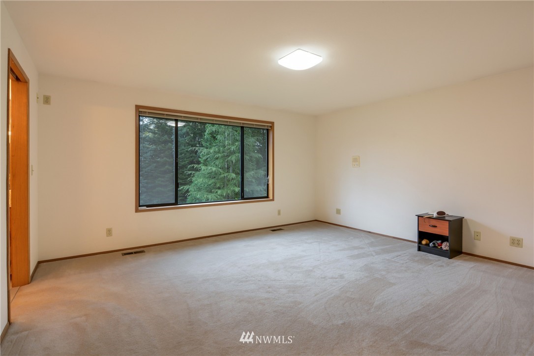 22238 Peter Grubb Road Southeast Renton, WA 98058 - Photo 10 of 21 Gallery Image 10