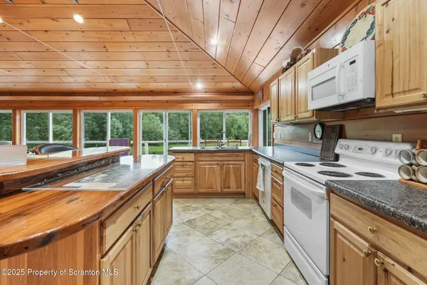 $399,000 | 28684 Highway 92, Susquehanna, PA 18847