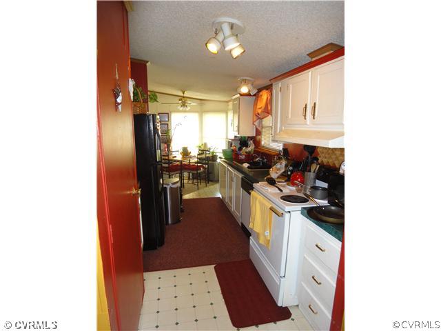 952 Evans Road Powhatan, VA 23139 - Photo 4 of 12 Kitchen