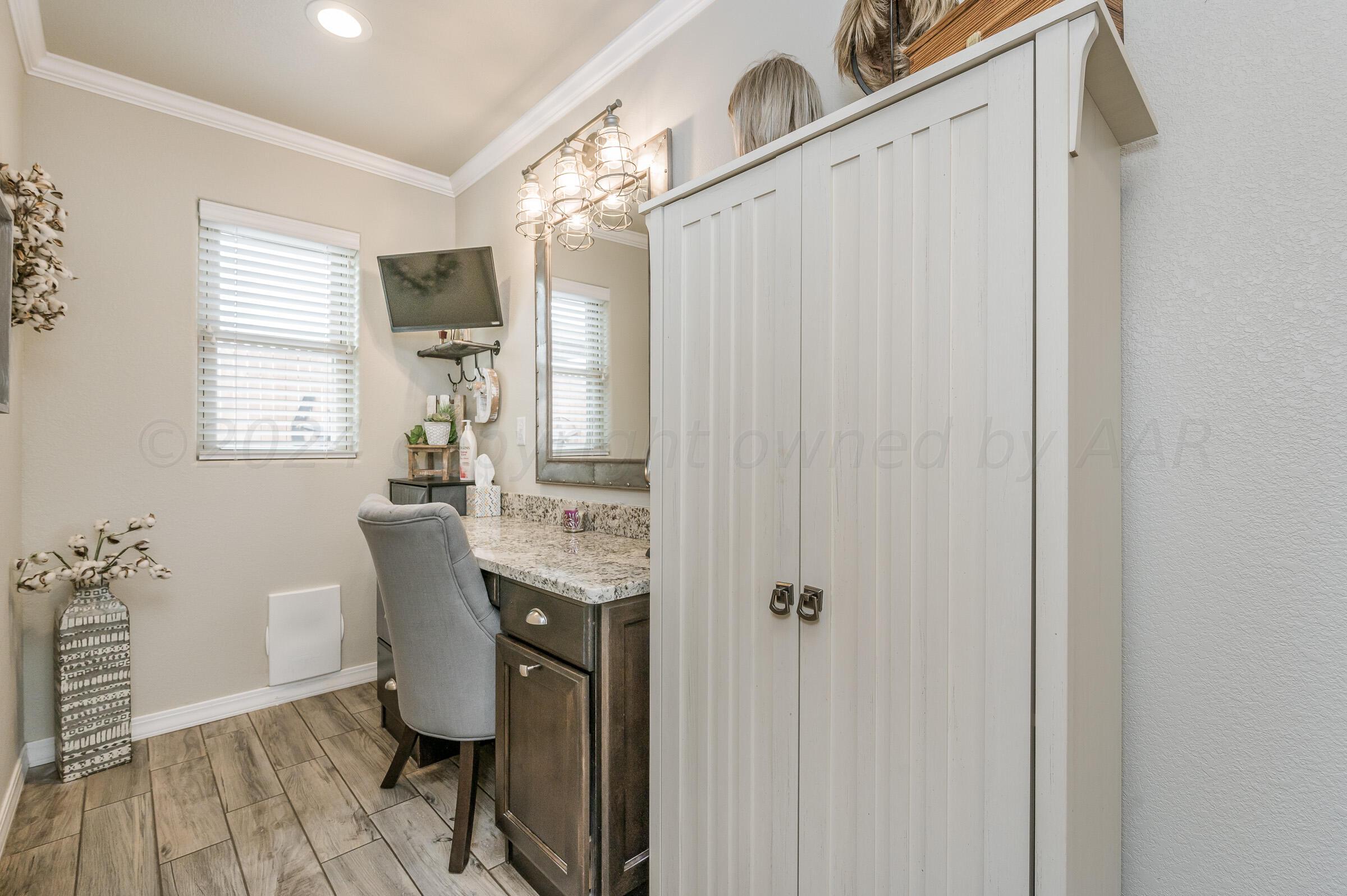 8921 Greyhawk Road Amarillo, TX 79119 - Photo 37 of 56 a workspace room with furniture and window