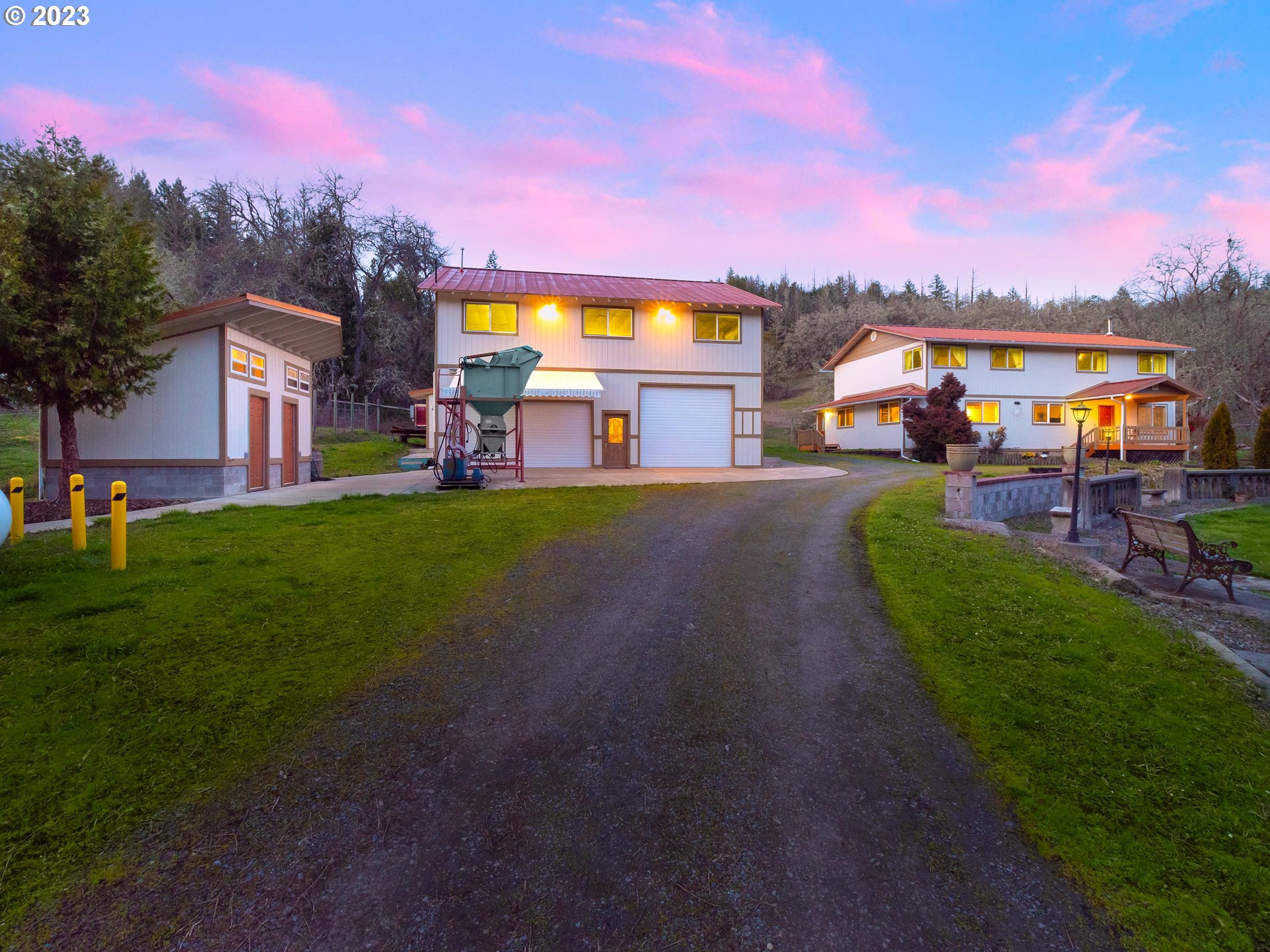 375 Porter Creek Road Winston, OR 97496 - Photo 4 of 41