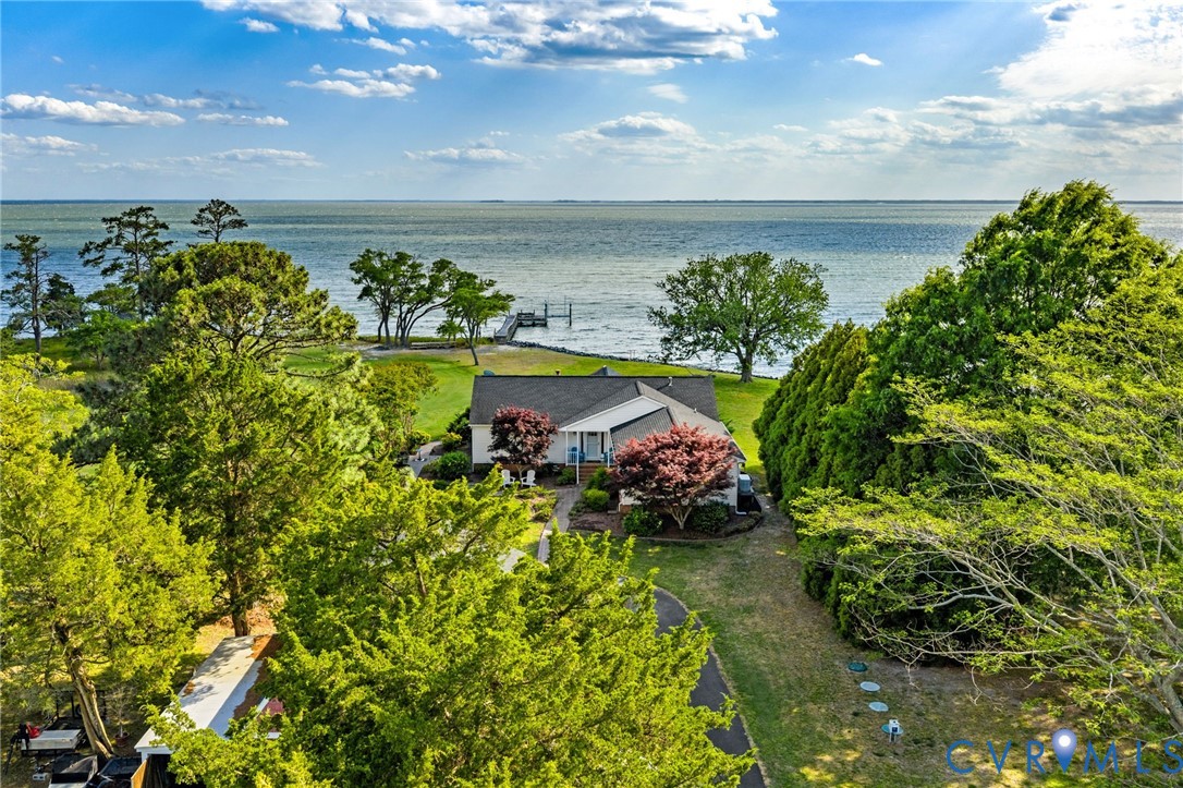 Charming cottage with amazing views of Mobjack Bay