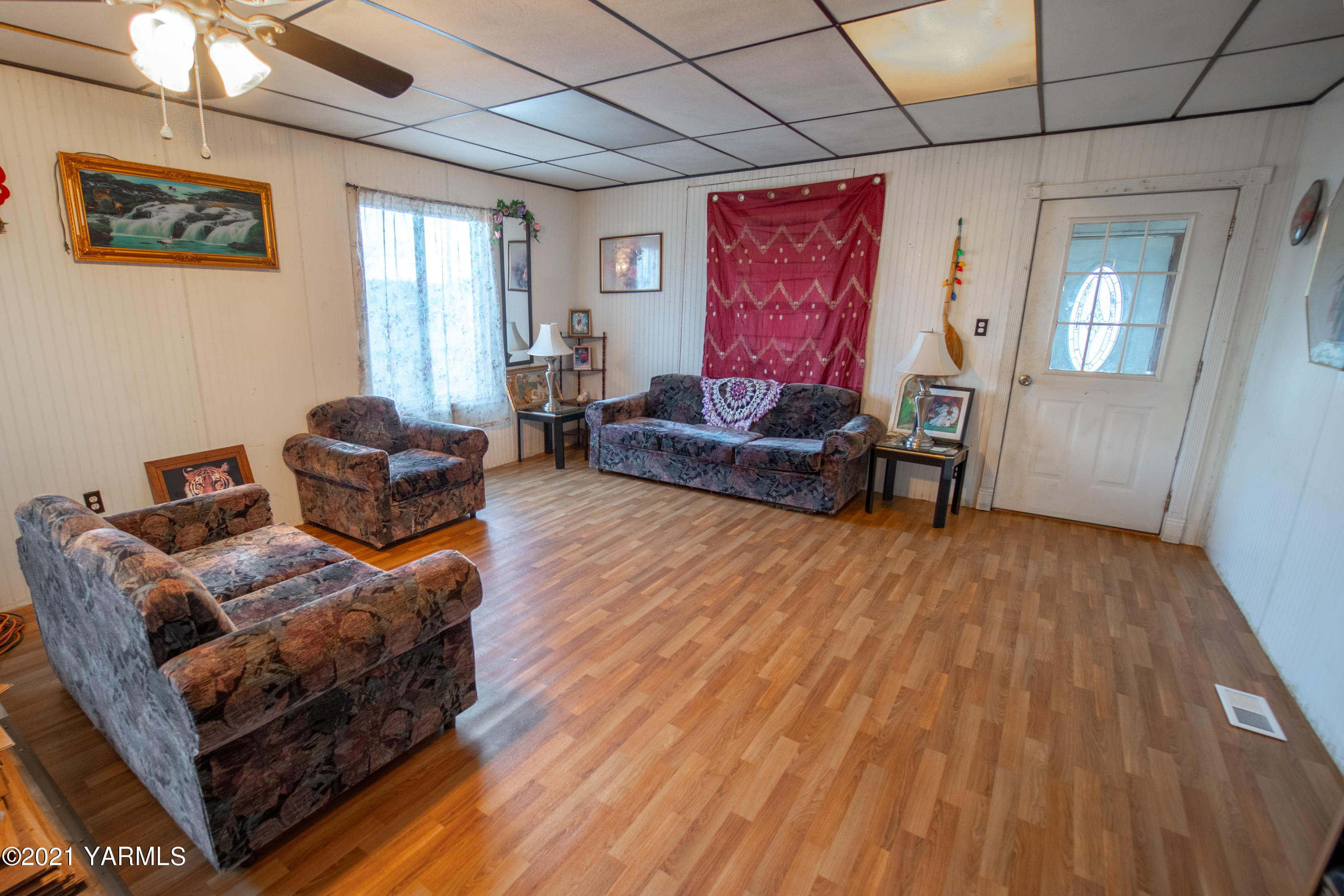 1007 Thornton Road Sunnyside, WA 98944 - Photo 7 of 9 a living room with furniture and wooden floor