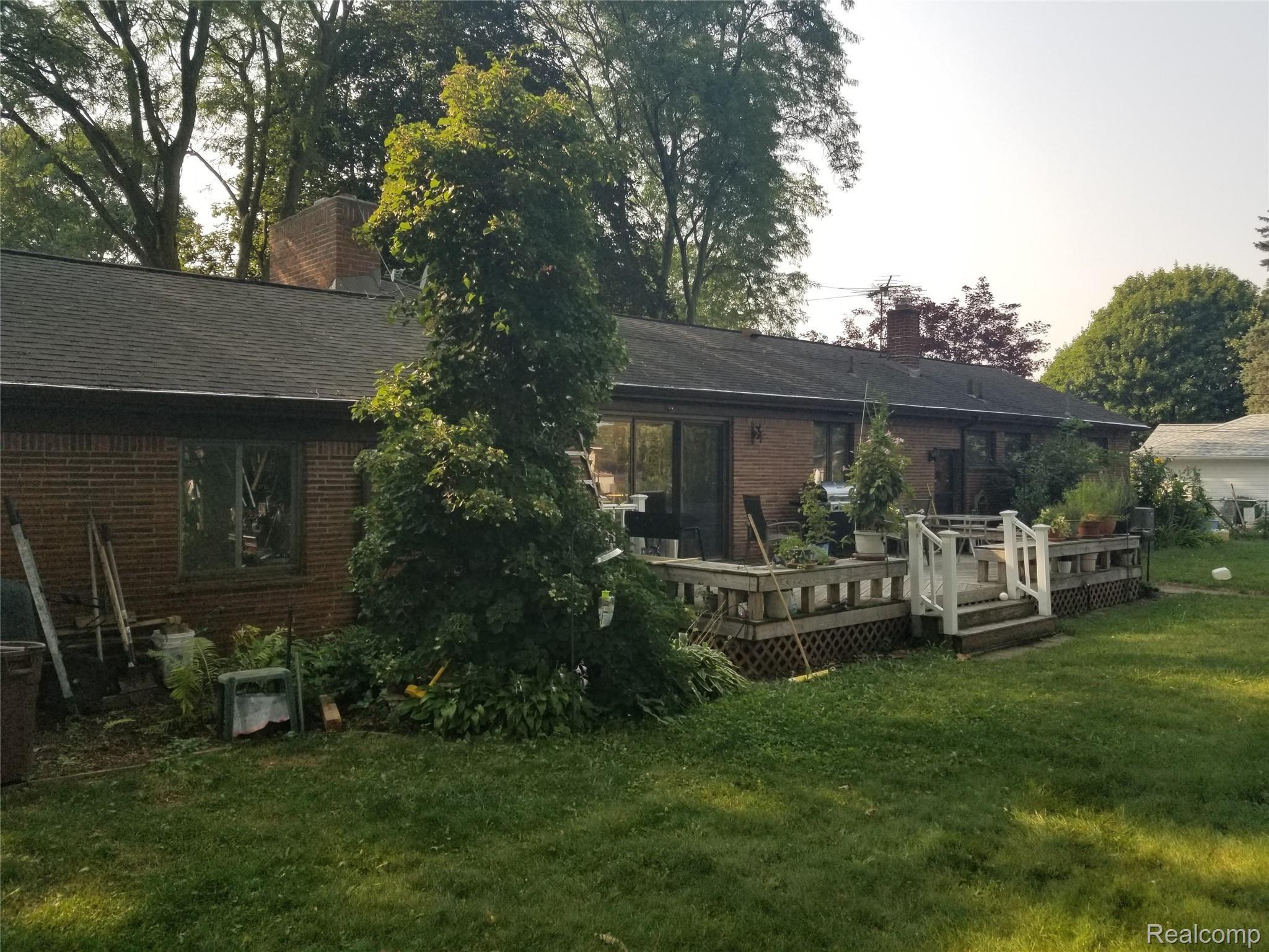 1708 Pedersen Road Walled Lake, MI 48390 - Photo 19 of 21 20200826_172750.jpg