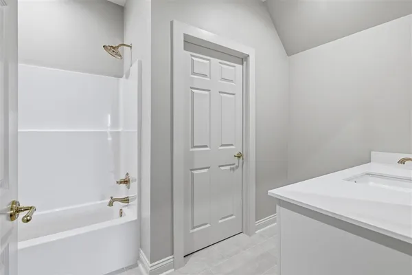 $1,079,000 | 3811 Lake Street, Lake Charles, LA 70605