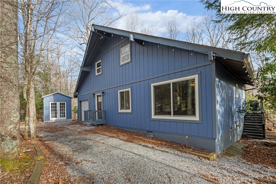 101 Pond Creek Road Banner Elk, NC 28604 - Photo 6 of 35 a front view of a house with a yard