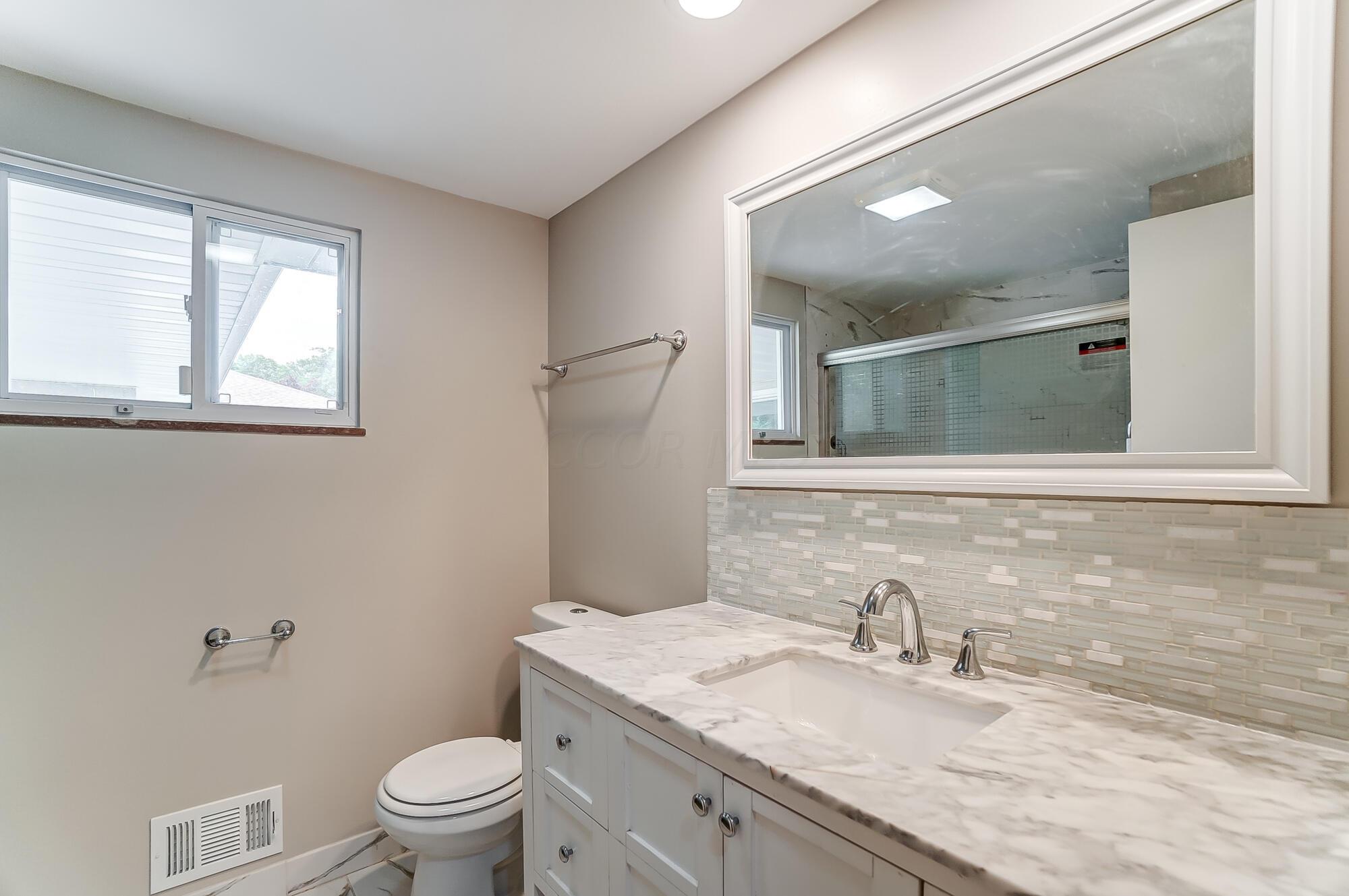 1421 Kenwick Road Columbus, OH 43209 - Photo 43 of 82 043